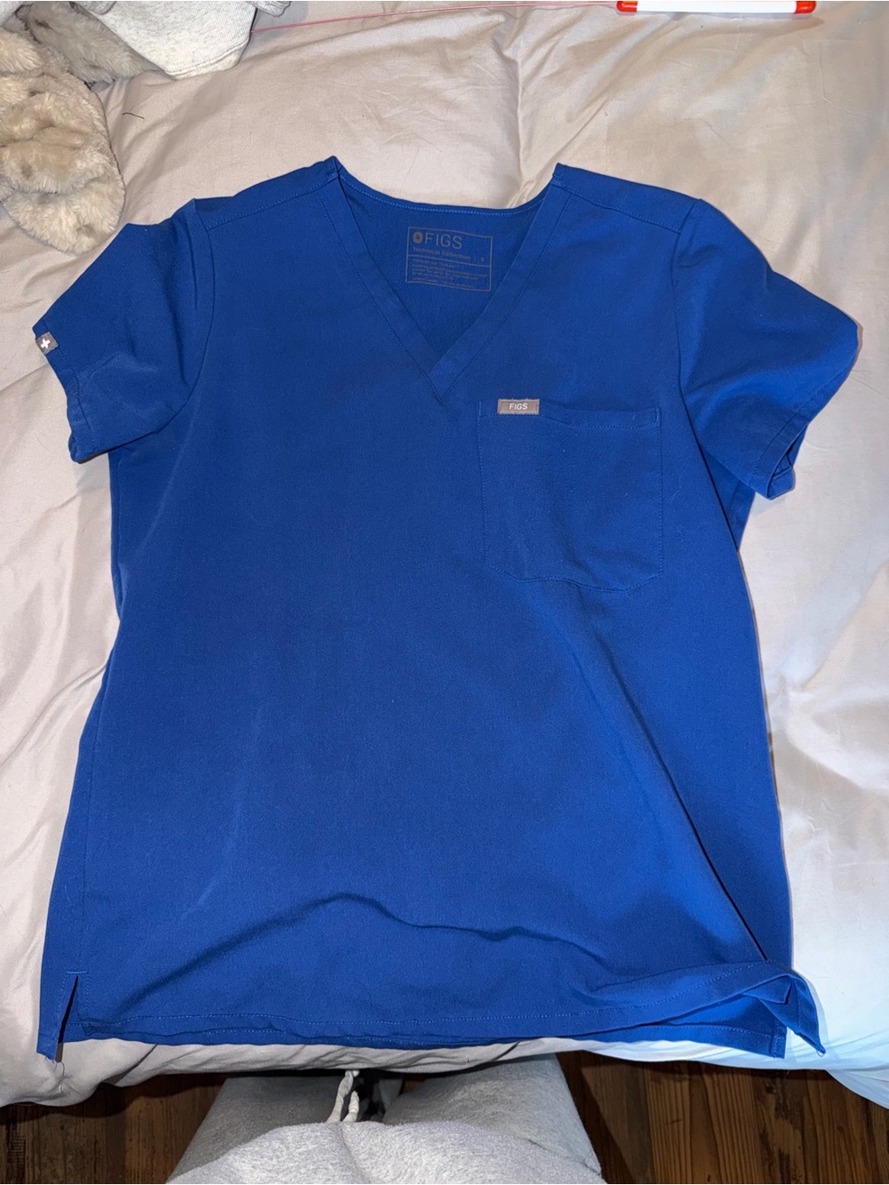 FIGS women's Winning Blue Catarina™ - One-Pocket Scrub Top - M